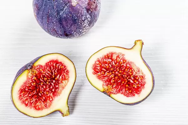 Halves of ripe figs. Top view (Flip 2019)