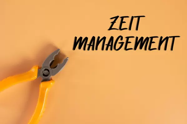 Hand pliers with Zeit Management text on orange background