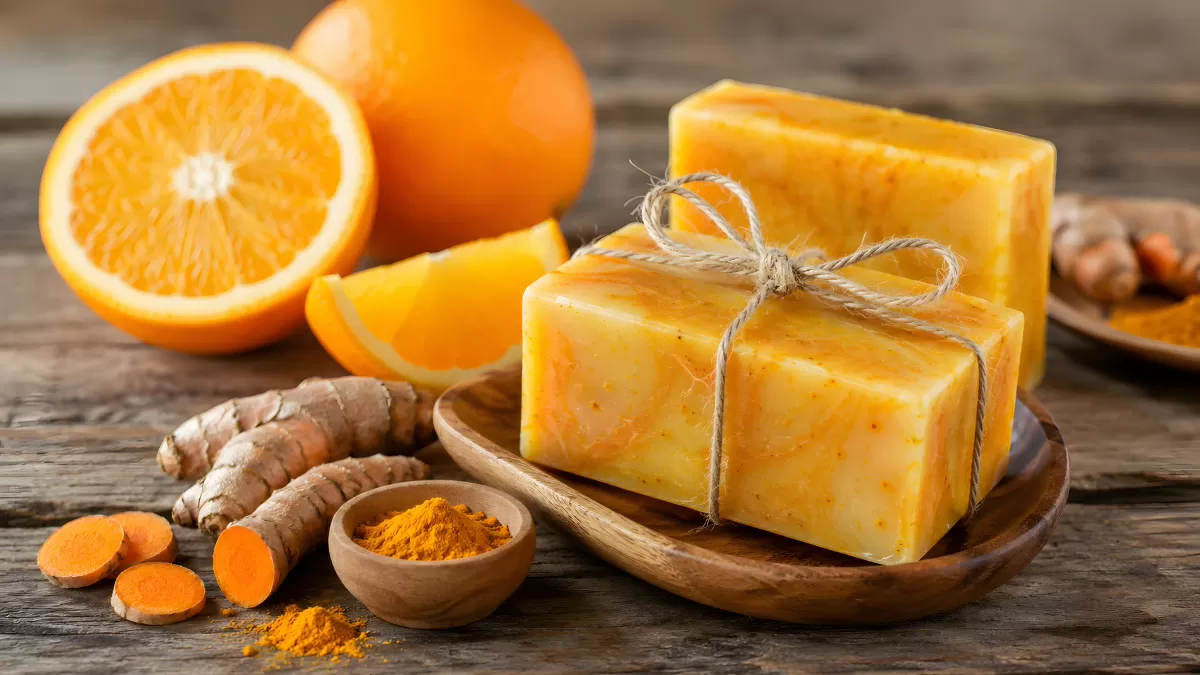 Handgemachte Seife mit Kurkuma und Orange
