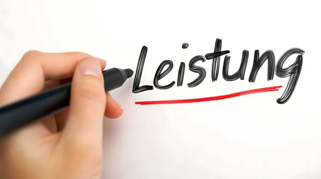 Handgeschriebenes Motivations-Motto auf Whiteboard