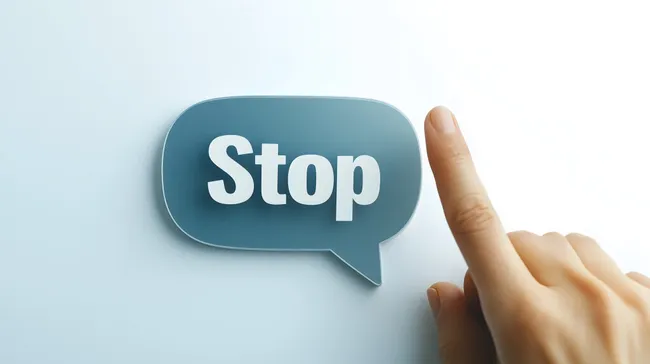 Handgeste stoppt Dialogbox mit Wort 'Stopp'