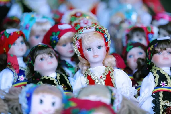 Handmade Romanian dolls, traditional costumes, close-up view (Flip 2019)