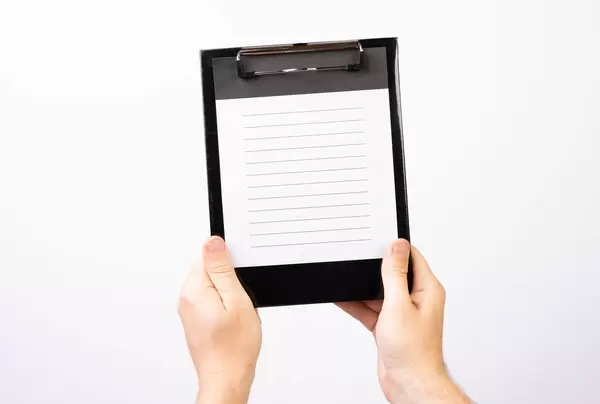 Hands showing blank paper (Flip 2019)