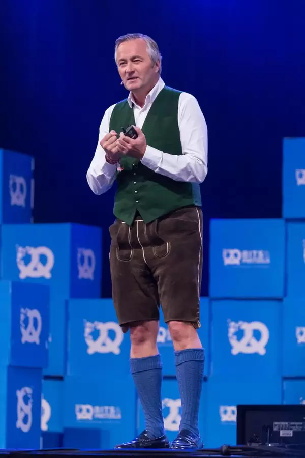 Hannes Ametsreiter mit einer kraftvollen Geste