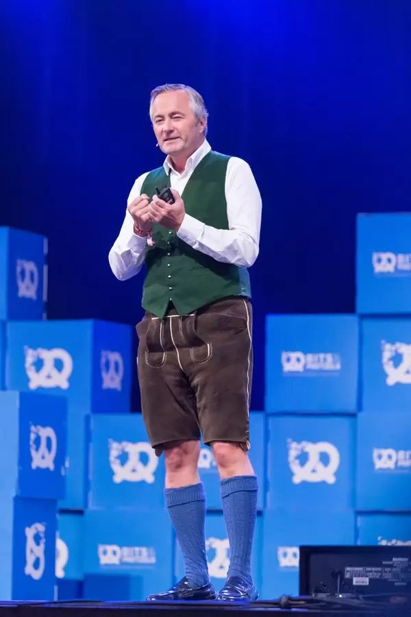 Hannes Ametsreiter with a powerful gesture