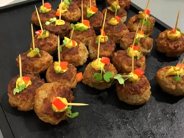 Häppchen / Frikadellen