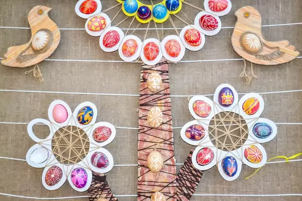 Happy Eastern: Easter Eggs Decoration