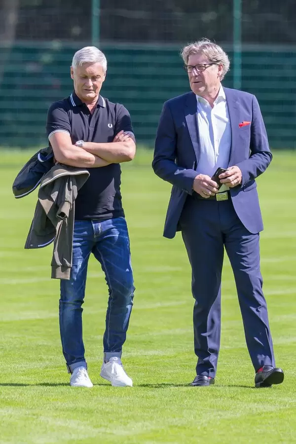 Harald Schumacher und Armin Veh unterhalten sich