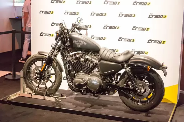 Harley Davidson Motorrad am Messestand von The Crew 2 - Gamescom 2017, Köln