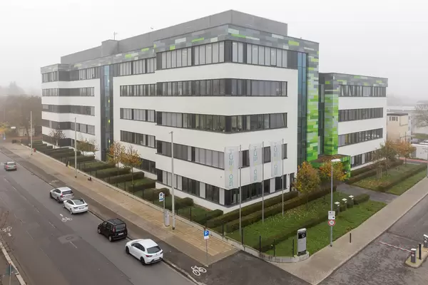 Hauptsitz der Biotechnologie Firma BioNTech mit Büro- und Laborgebäuden in Mainz, Deutschland