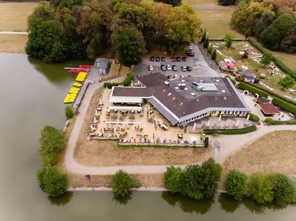 Haus am See mit Tretbootverleih in Köln