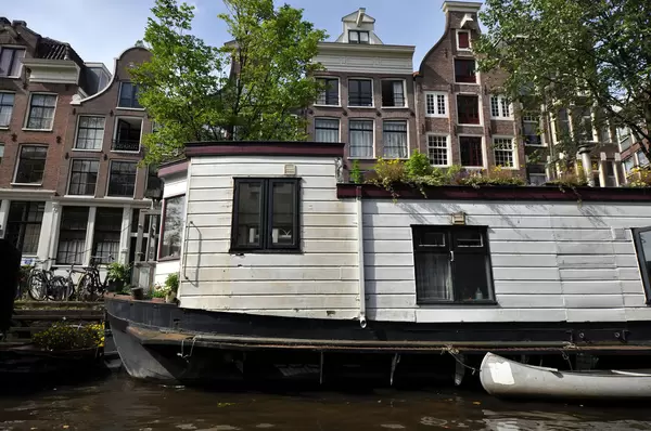 Haus auf Kanal in Amsterdam