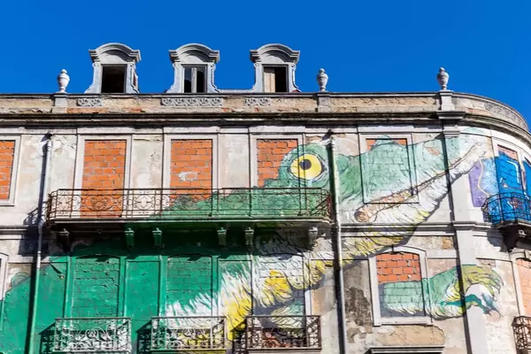 Haus in Lissabon mit BP-Ungeheuer