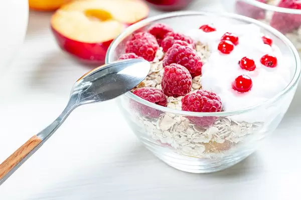 Healthy breakfast. Fresh muesli with berries in glass bowl with spoon (Flip 2019)