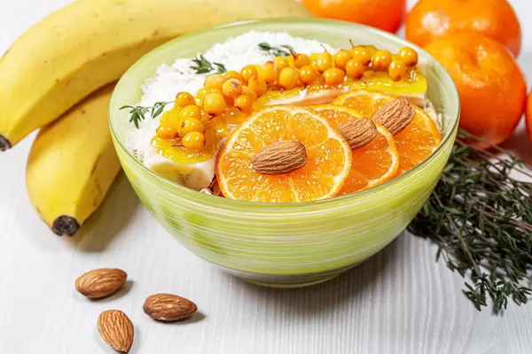 Healthy Breakfast-oatmeal with fruit and nuts (Flip 2019)