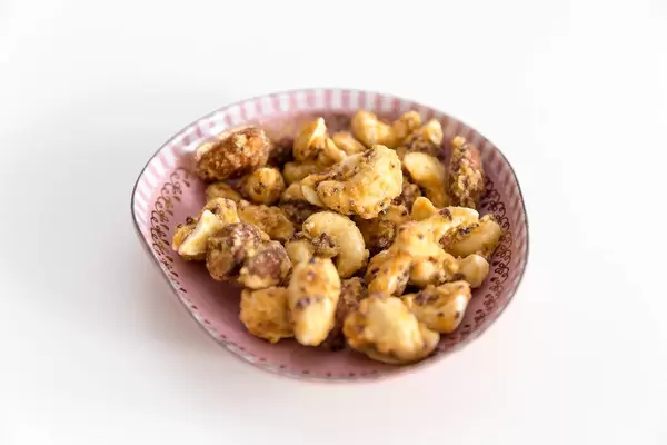 Healthy snack with raw cashew nuts, sprouted almonds and cacao nibs with white chocolate by Activated Activé - Living Intentions