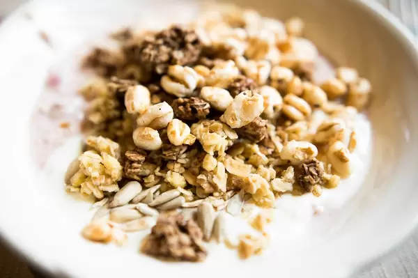 Healthy yogurt plate with müsli and seeds (Flip 2019)