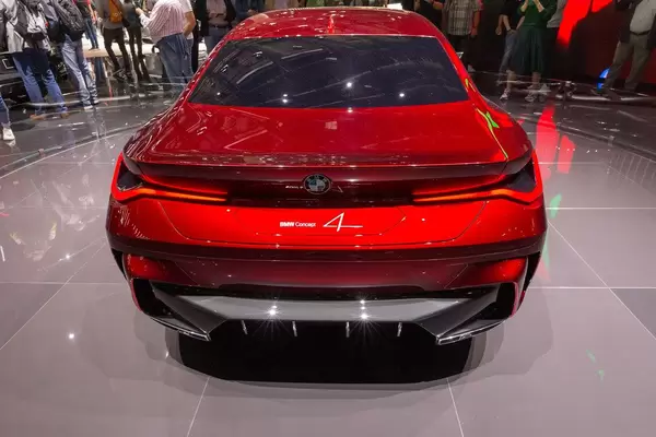 Heckansicht des roten BMW Concept 4 Series Coupé