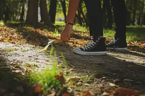 Herbstspaziergang mit Chucks
