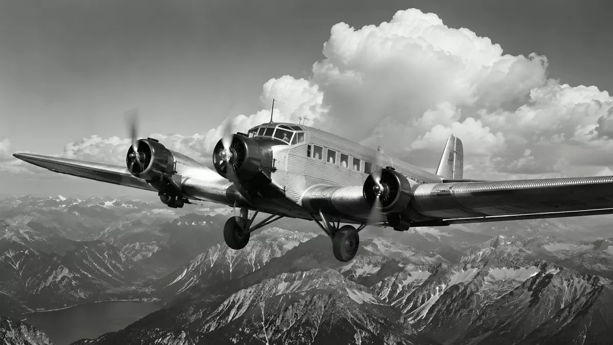 Historisches Propellerflugzeug über Berglandschaft