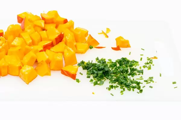 Hokkaido-Kürbis mit Schnittlauch