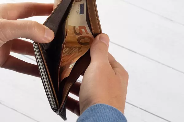 Holding an open wallet