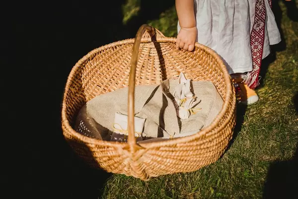Holding Basket With Linen Fabrics