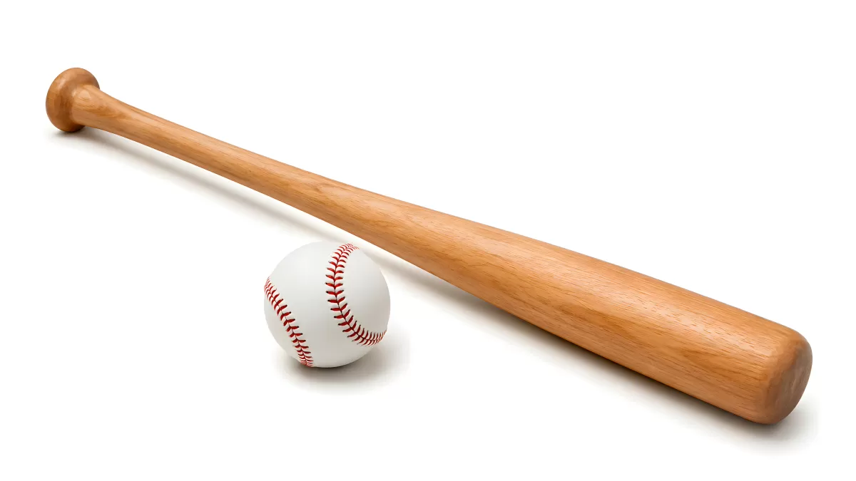 Holzbaseballschläger und weißer Baseball auf weißem Grund