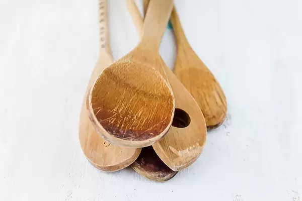 Holzbesteck zum Kochen