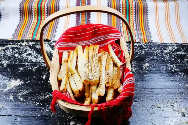 Homemade cheese crackers in a basket (Flip 2019)