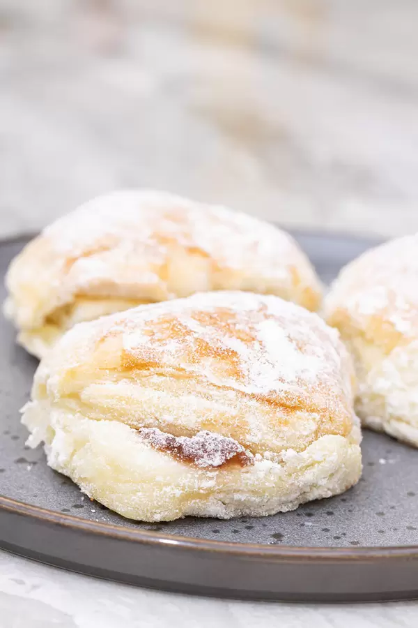 Homemade Crunchy Cookies with Jam filling