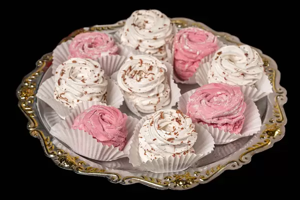 Homemade gentle apple and berry marshmallows, healthy sweets