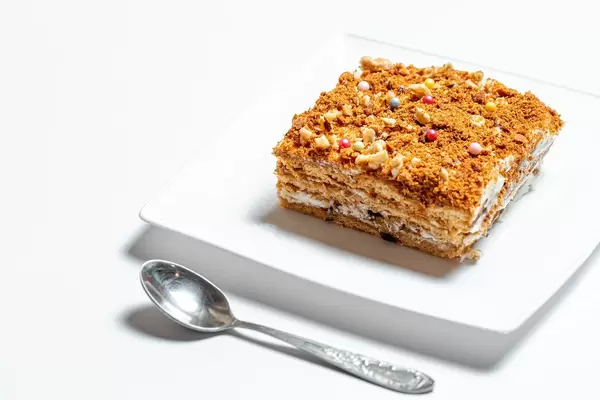 Homemade honey cake with walnuts (Flip 2020)