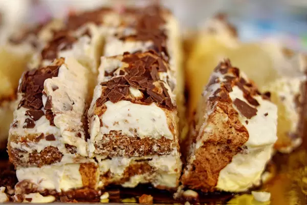 Homemade Mascarpone-Filled Cake