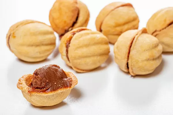 Homemade walnut cookies with condensed milk (Flip 2019)