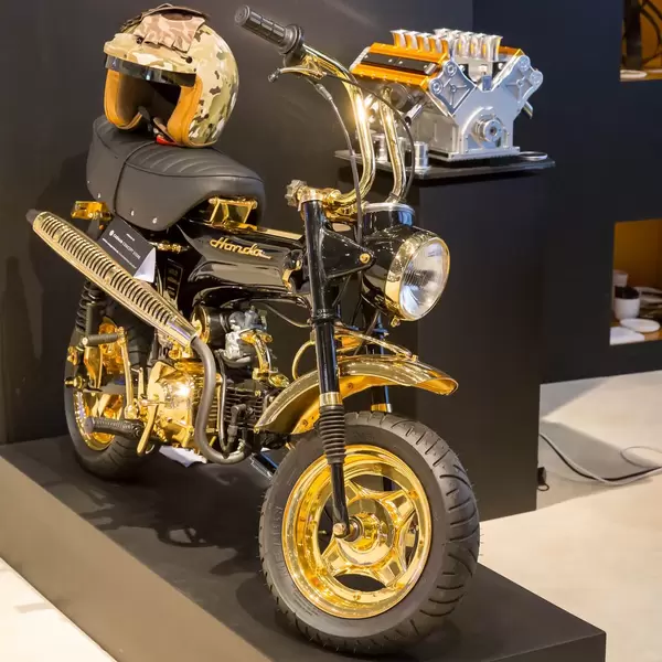 Honda Mini-Motorrad aus Gold