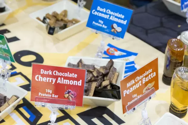 Honey Stinger Energieriegel in verschiedenen Geschmacksrichtungen