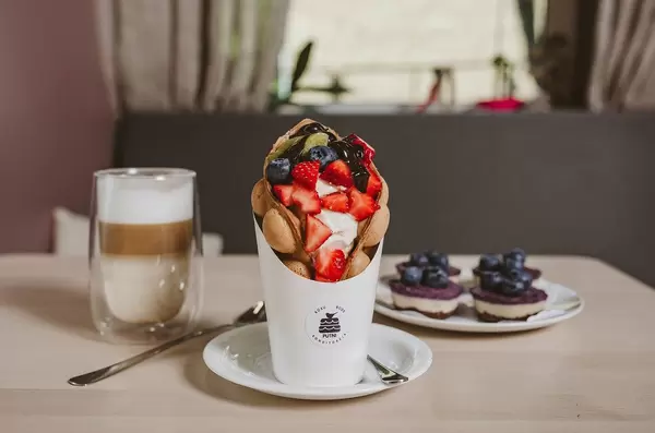 Hong kong or bubble waffle with ice cream and fruits.