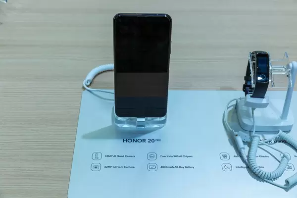 Honor 20Pro mit Quad-Kamera,  KI- Prozessor und Android Betriebssystem zur Vorführzwecken am IFA-Messestand