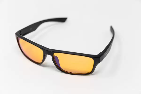 Horus X PC Gaming Brille mit Blaulichtfilter, Nahaufnahme vor weißem Hintergrund