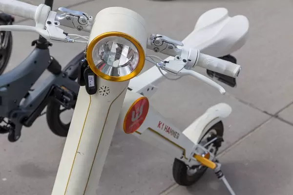 Horwin K1 Hammer white e-scooter at the E-Cologne trade show for sustainability