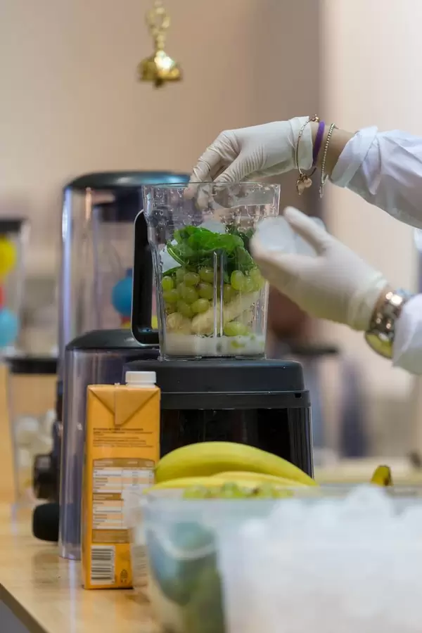 Hostess using a vacuum blender by Kuvings