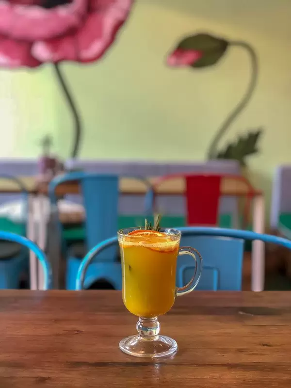 Hot yoga tea: orange, ginger, honey, curcuma, pine nuts, lemon