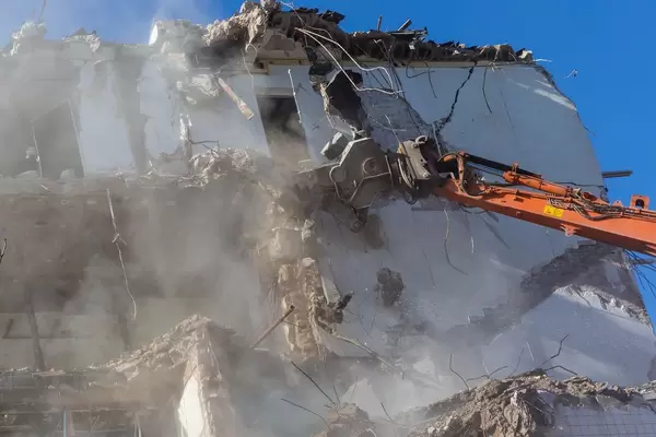 House demolition with crane and excavator at Friesenplatz Köln