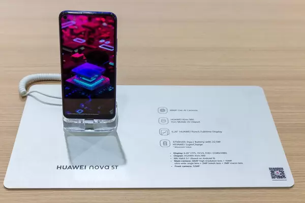 Huawei nova 5t Smartphone mit FullView Display und Fingerabdrucksensor