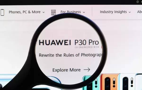 Huawei P30 Pro text under magnifying glass