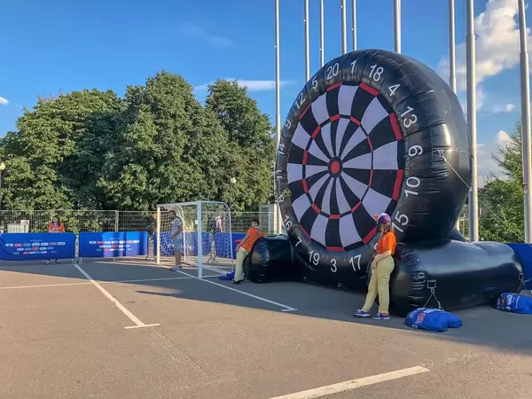 Huge inflatable target for foot darts