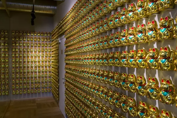 Hundreds of golden Japanese beckoning cats, so called "Maneki-neko" in coa Wok & Bowl restaurant in Cologne