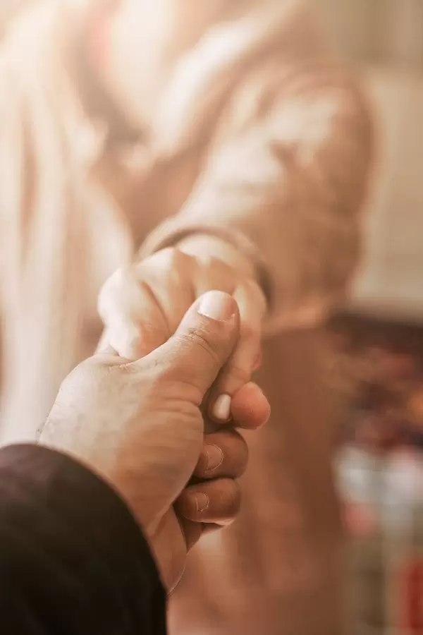 Husband holding his wife's hand (Flip 2020)