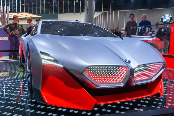 Hybrid sports car by BMW: Vision M Next with wing doors and all-wheel drive with 600 PS